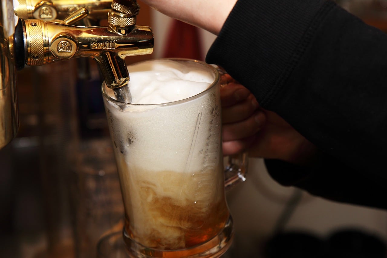 how to pour German beer